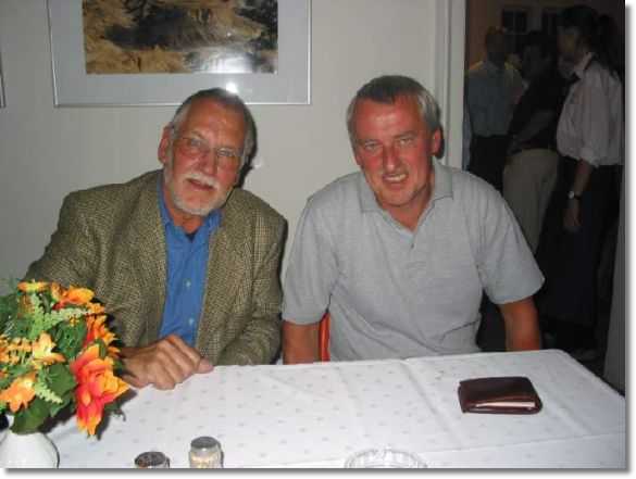 Heinz-Dieter Seiffert mit Herrn Gall, Leiter der benachbarten Feuerwache